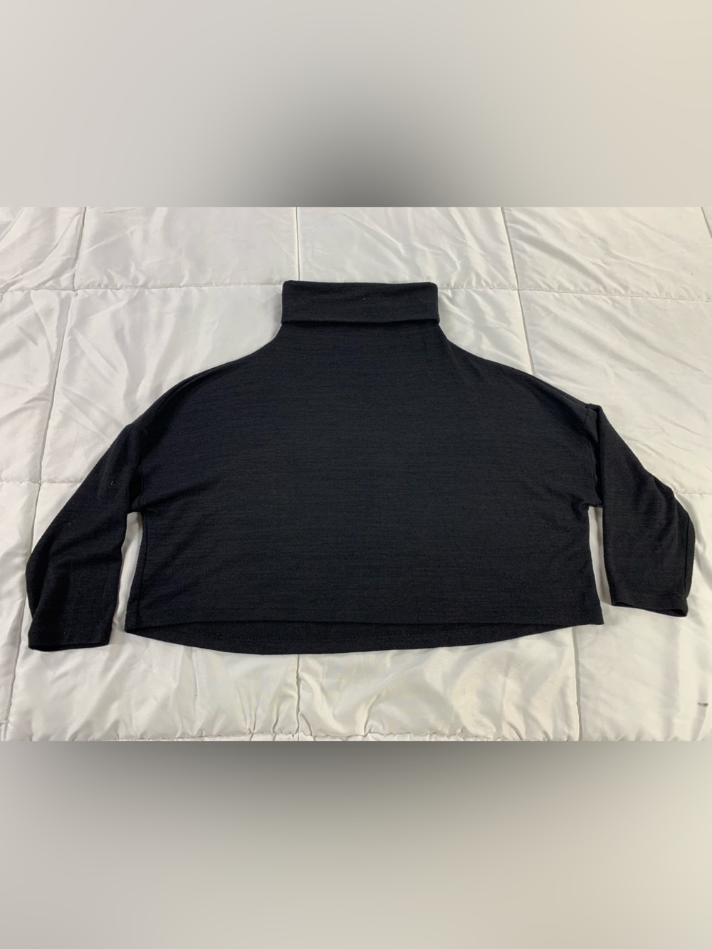 Pre loved DYNAMITE turtleneck crop top womens size M